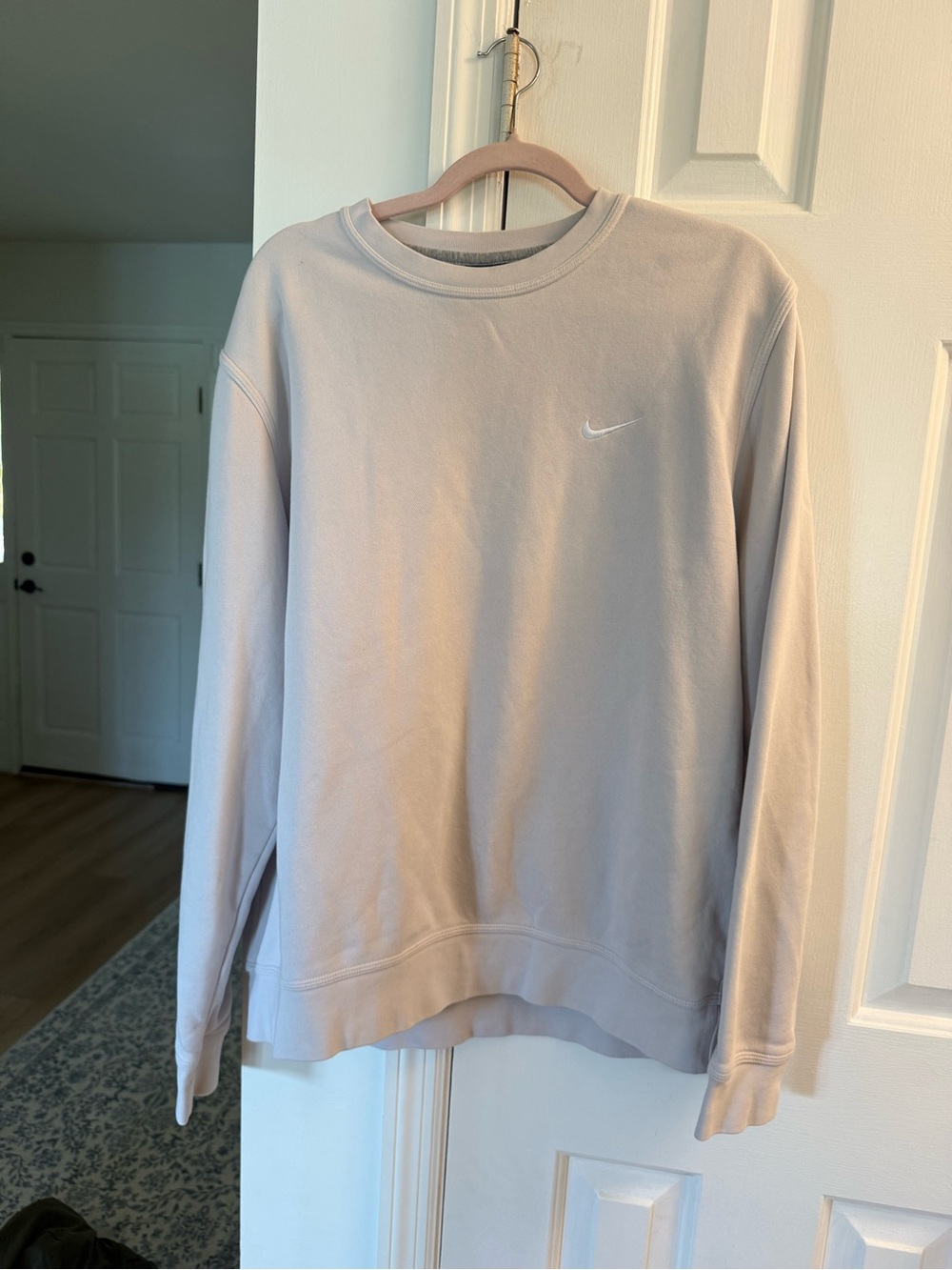 Nike Men’s Pale Gray Crewneck Sweatshirt